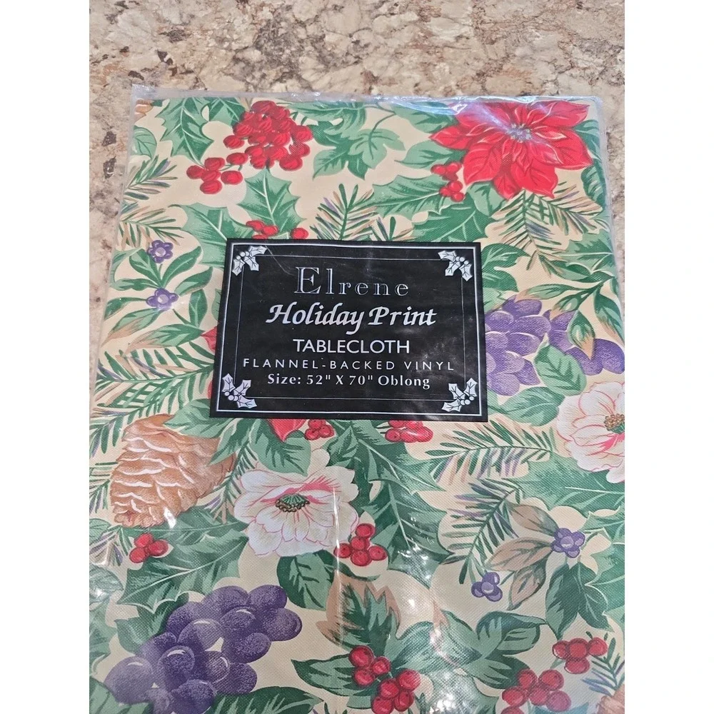 NEW VTG Home Trends CHRISTMAS Flannel Back Vinyl Tablecloth Oblong 52